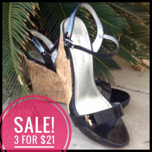 Wild Diva Shoes - ♦️3/$21❗️Wild Diva wedge & patent Strappy sandals